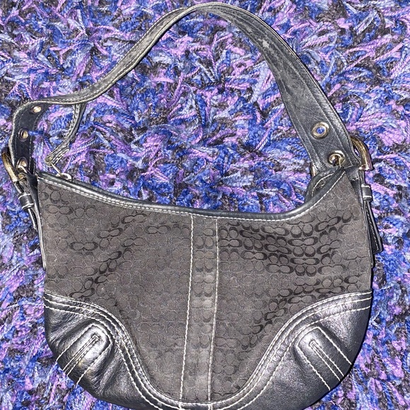 🚨Coach Small Handbag 🚨 - Picture 1 of 3